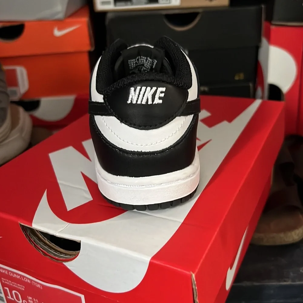 Nike Dunk Low (TDE) - Picture 2 of 4